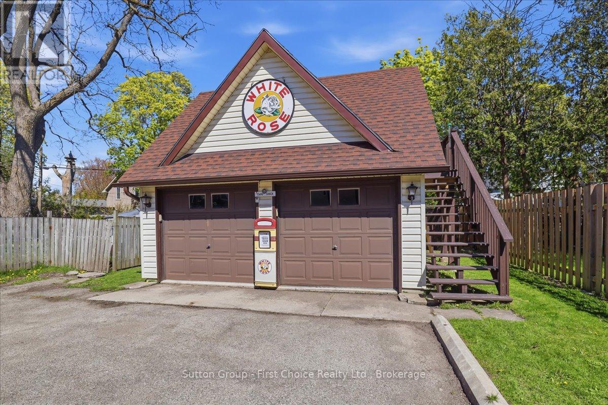 49 Well Street Property Photo 2