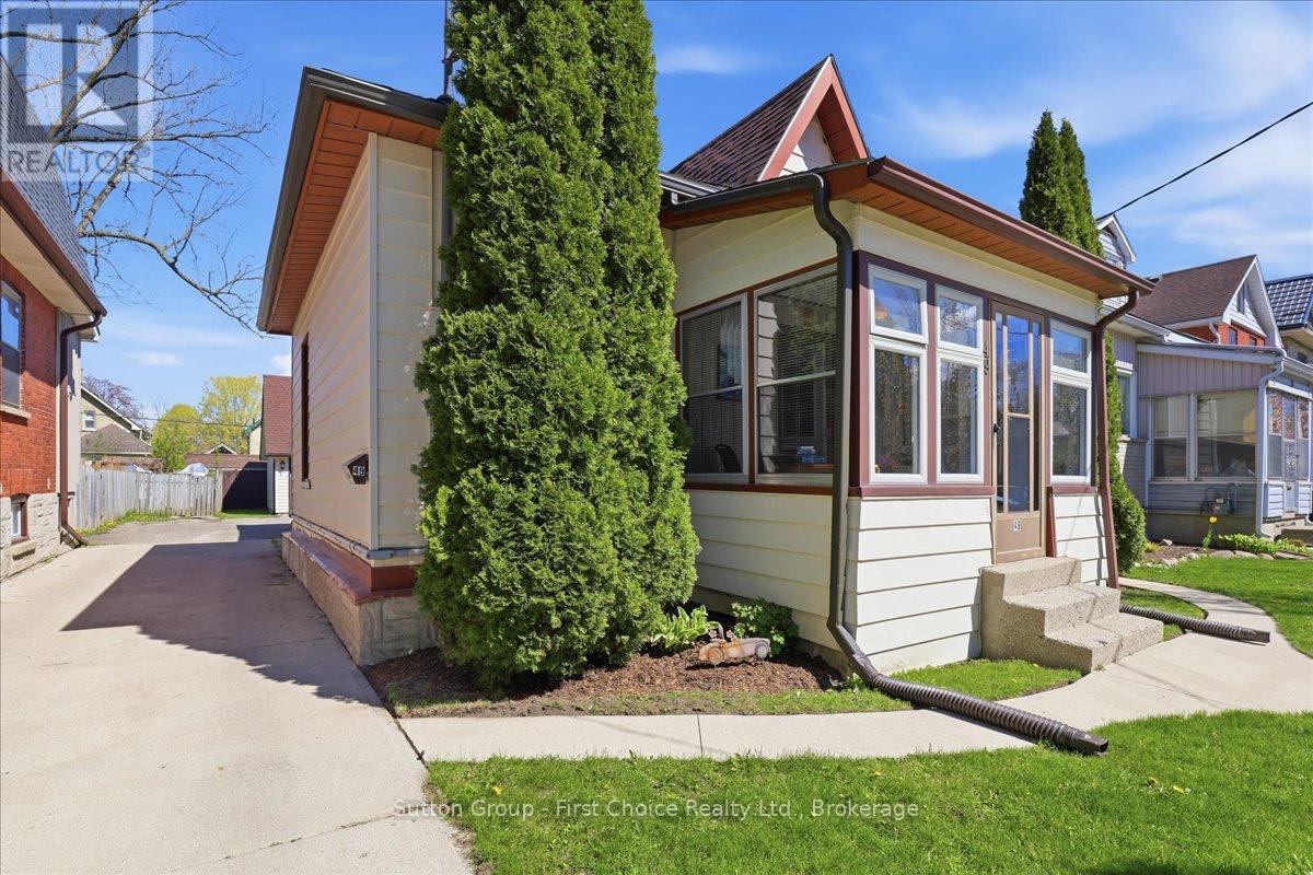 49 Well Street Property Photo 3