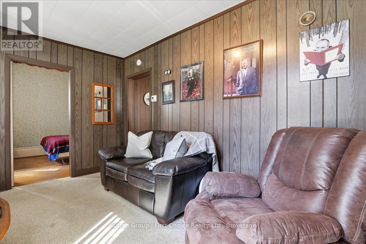 49 Well Street Property Photo 5