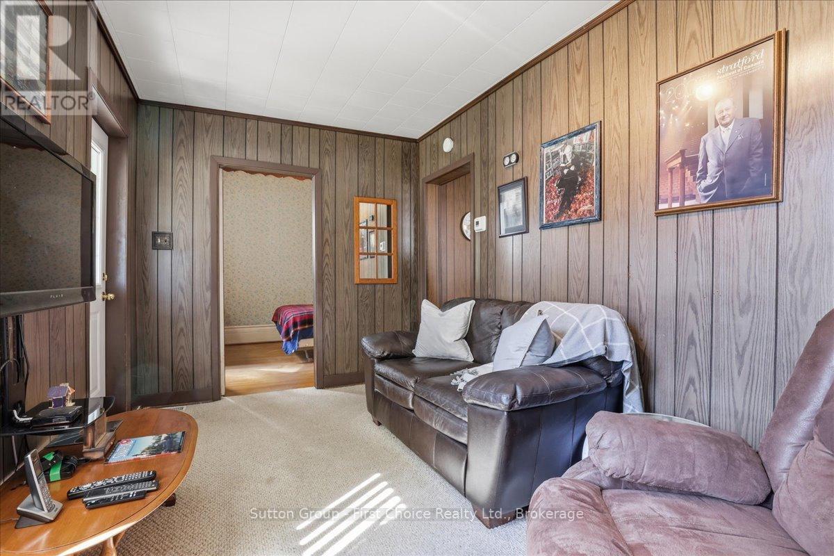 49 Well Street Property Photo 6