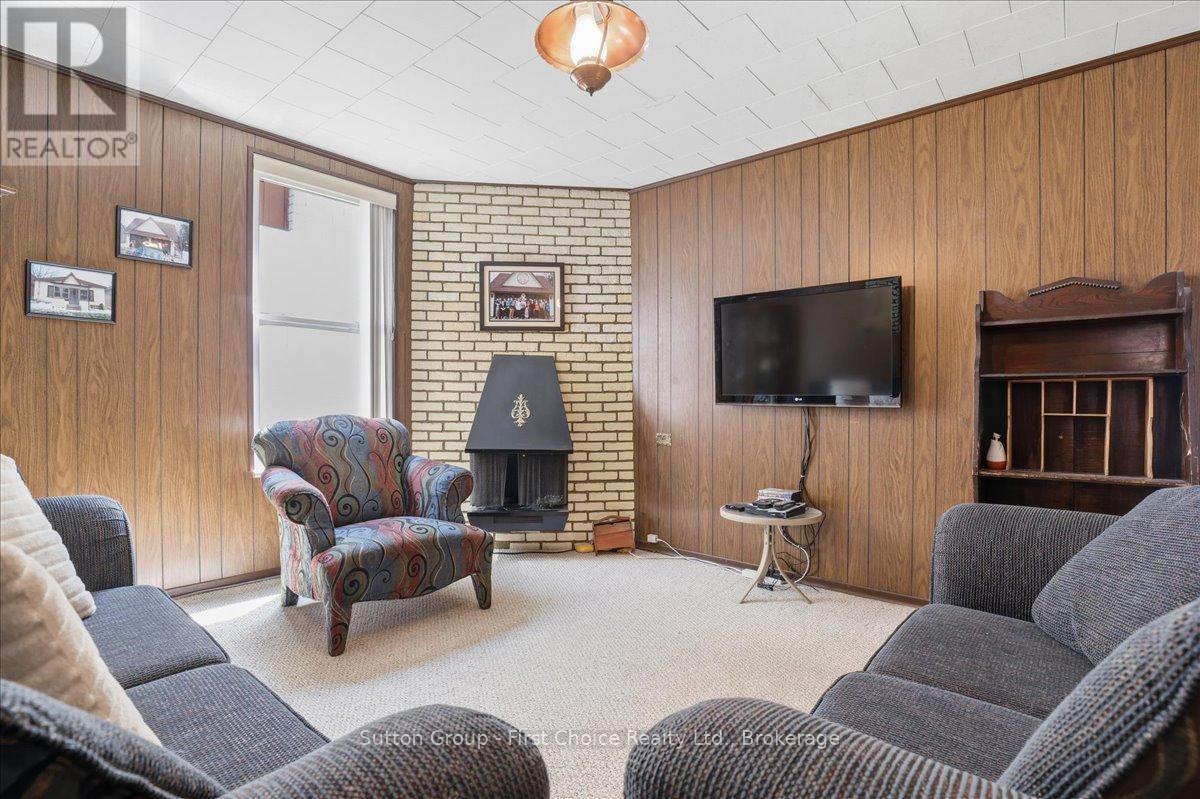 49 Well Street Property Photo 12
