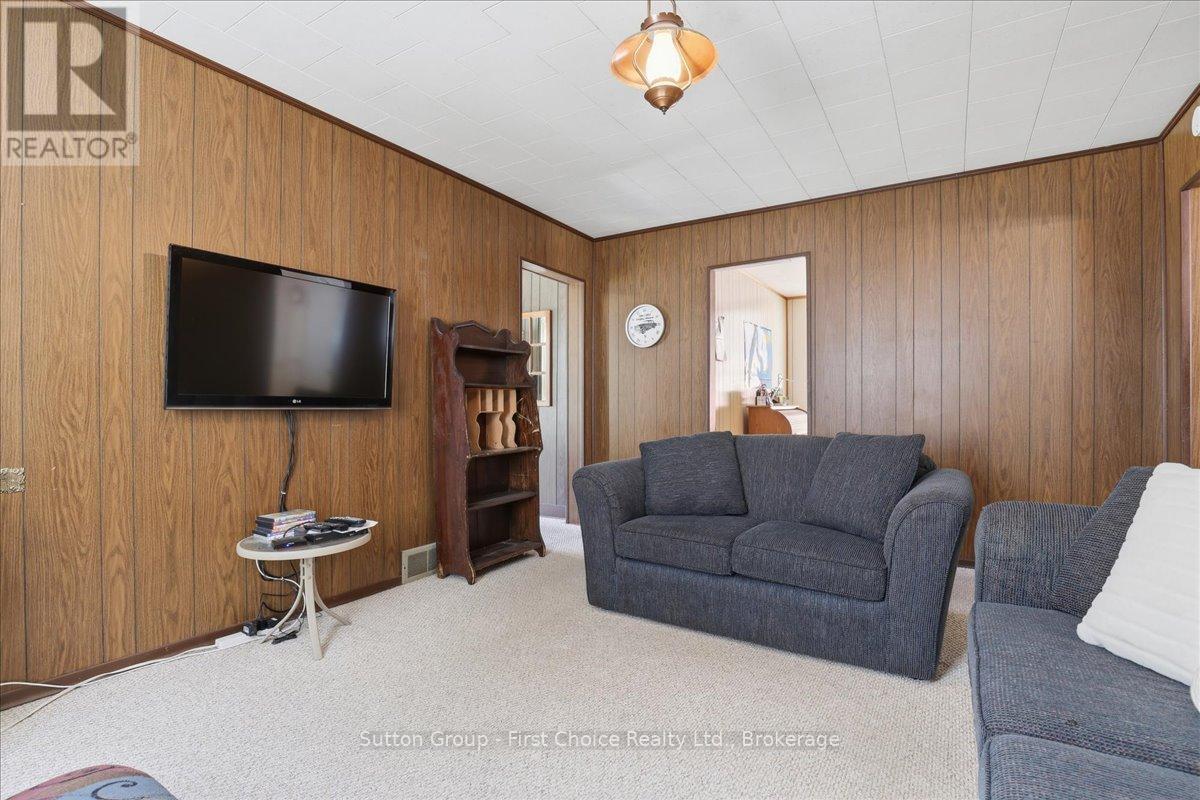 49 Well Street Property Photo 13