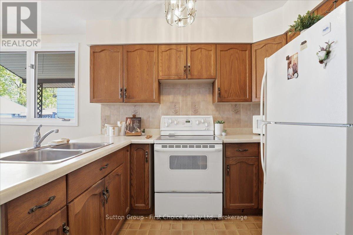 49 Well Street Property Photo 18