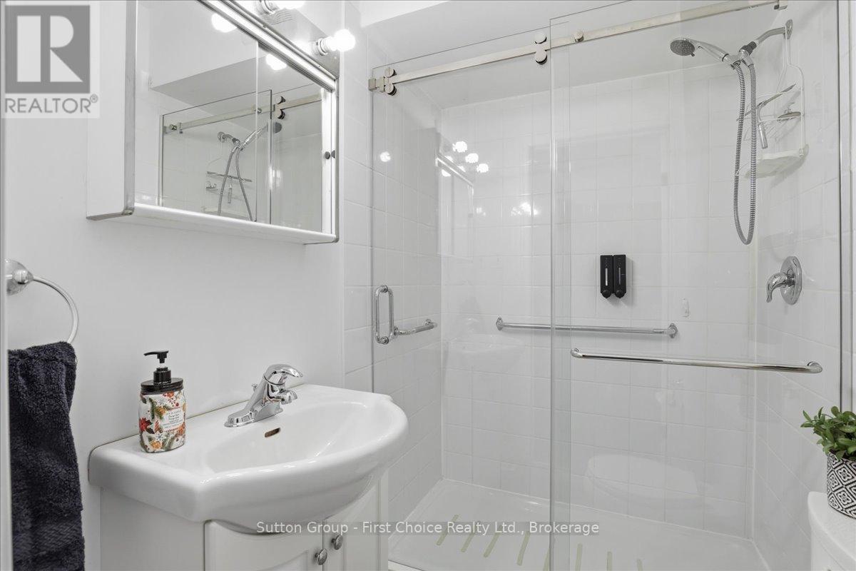 49 Well Street Property Photo 23