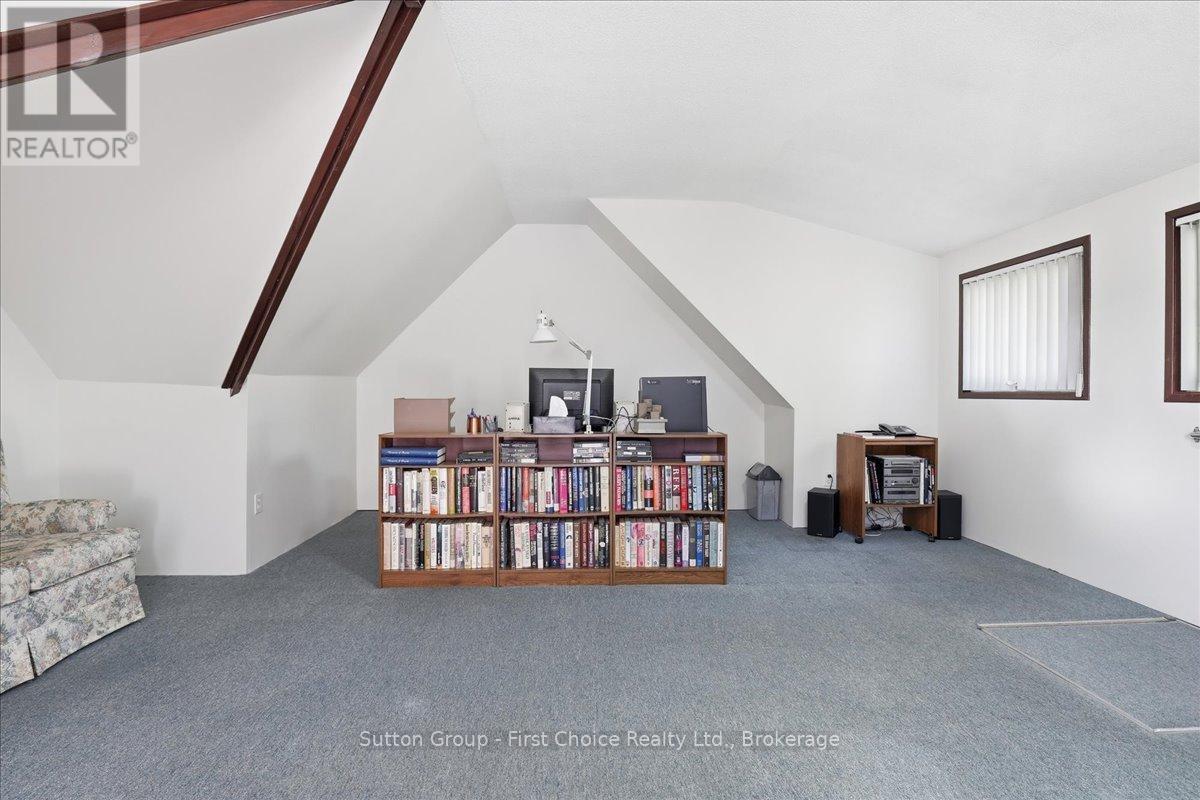 49 Well Street Property Photo 26