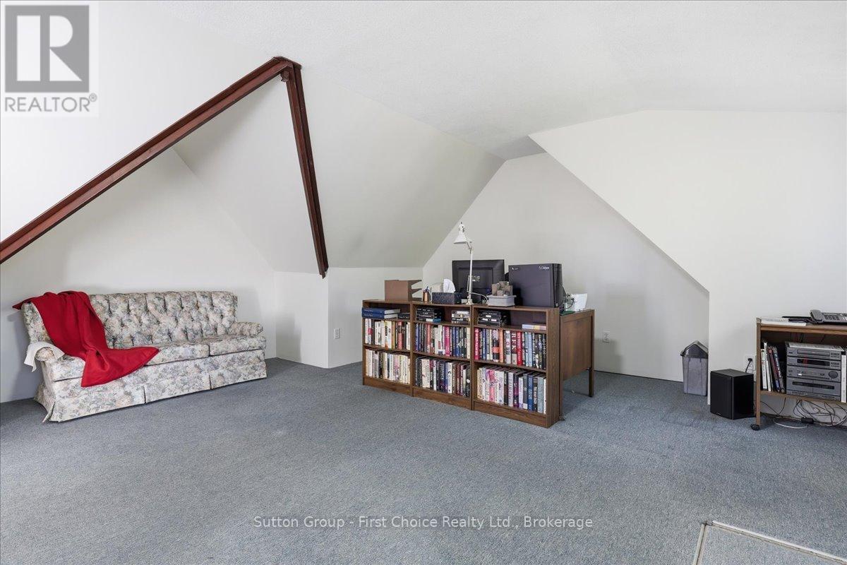 49 Well Street Property Photo 27