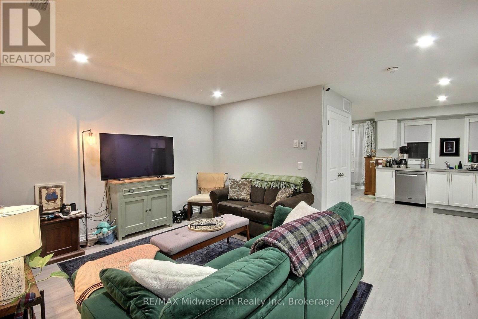 35 - 287 Chapel Hill Drive Property Photo 6