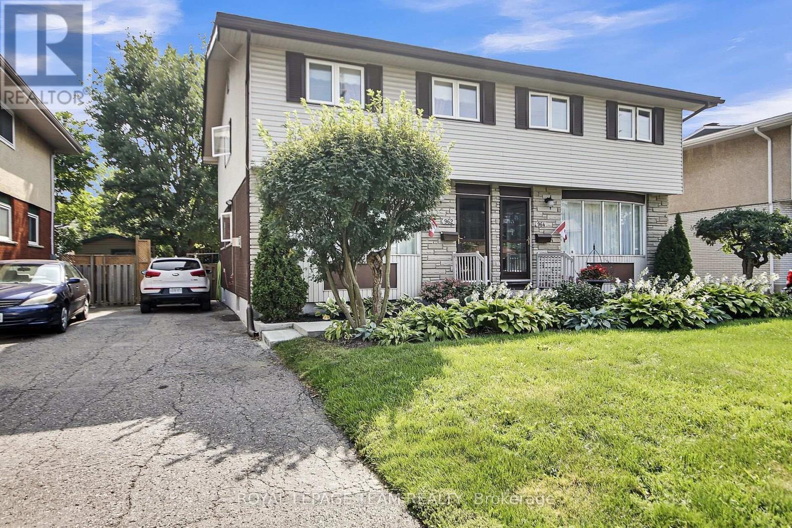 962 Dynes Road Property Photo 3