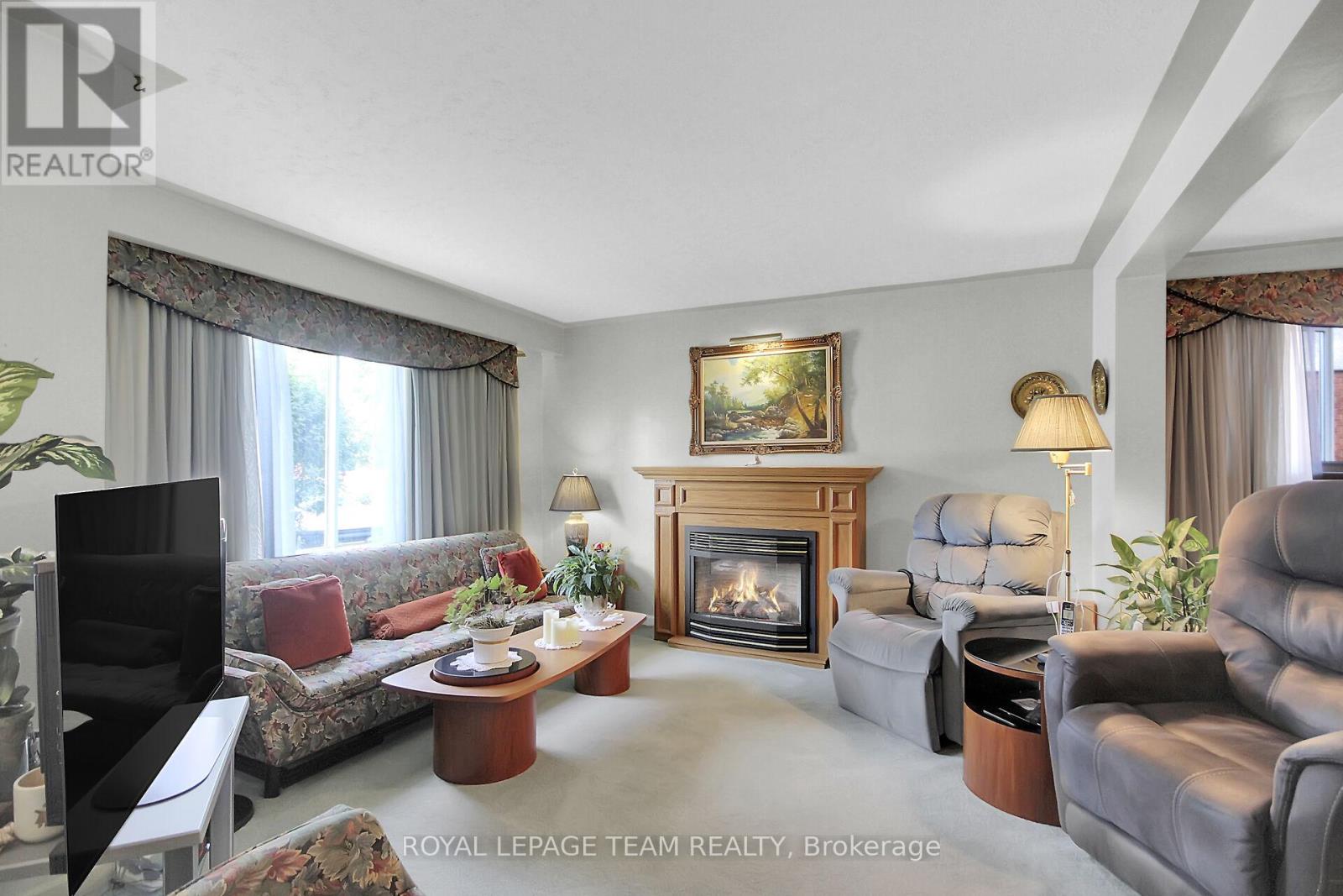 962 Dynes Road Property Photo 4