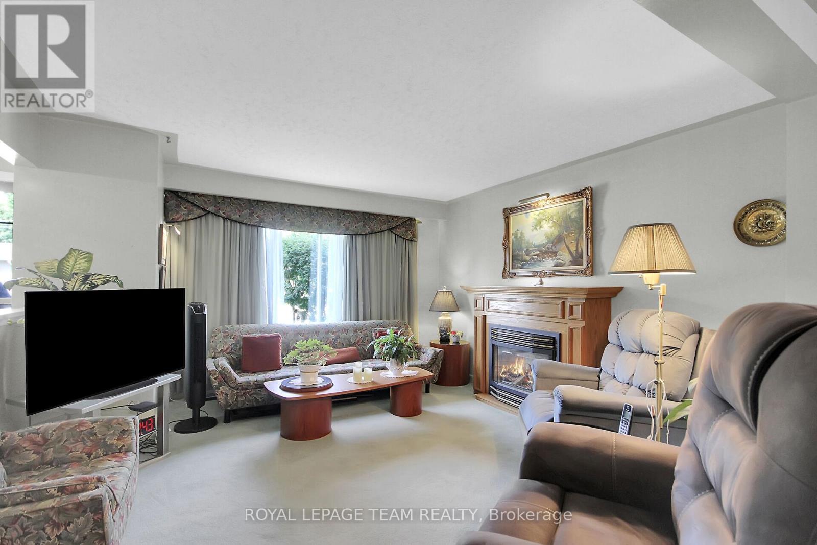 962 Dynes Road Property Photo 6