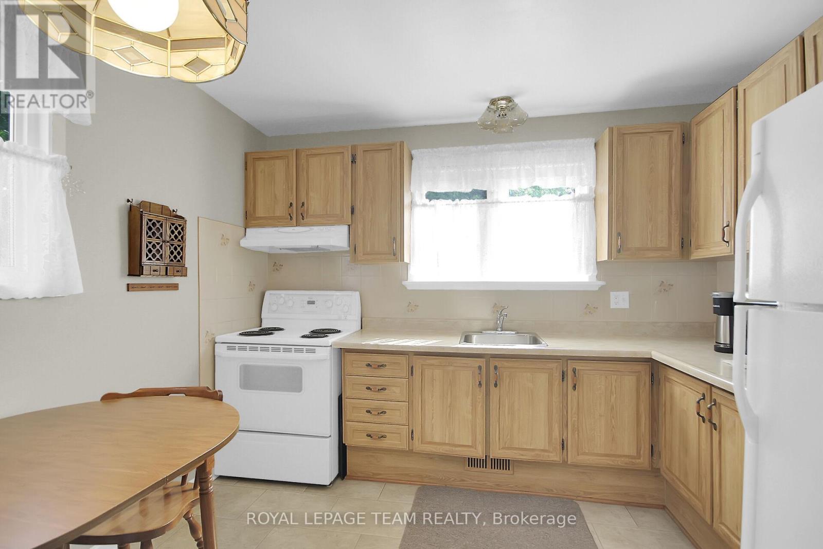 962 Dynes Road Property Photo 12