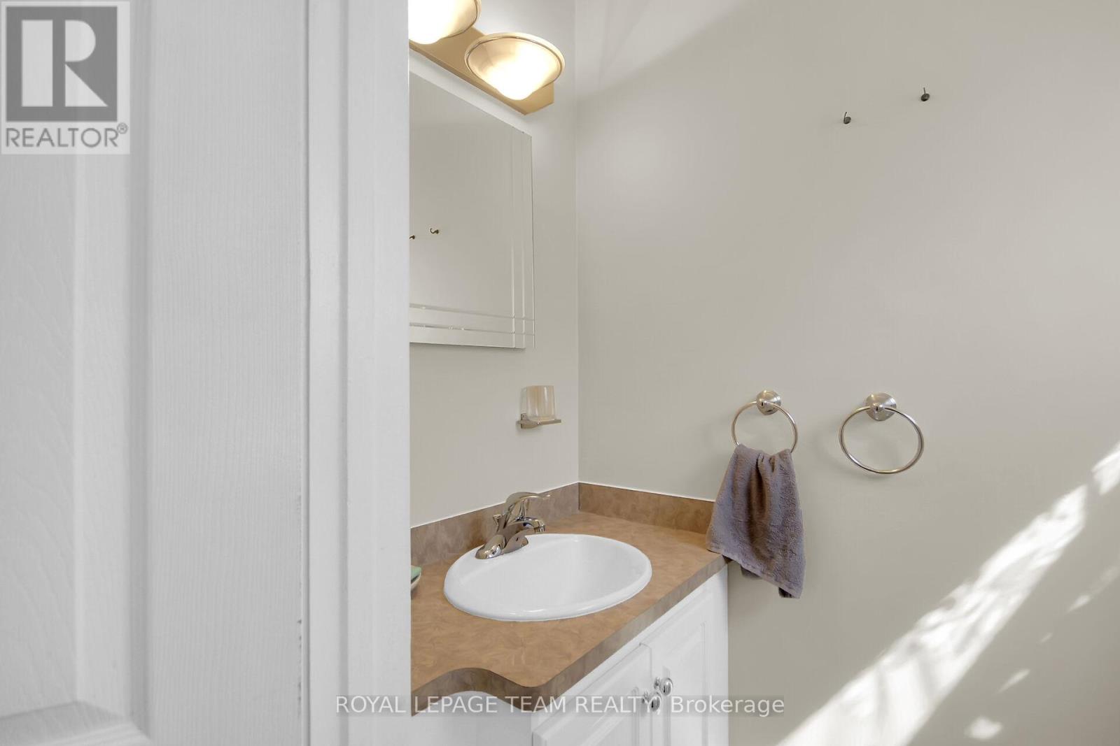 962 Dynes Road Property Photo 14