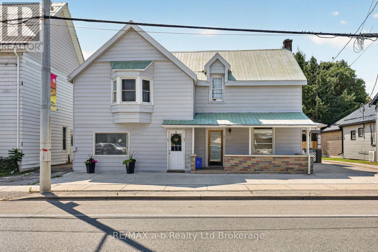 133 DUNDAS STREET Property Photo 1