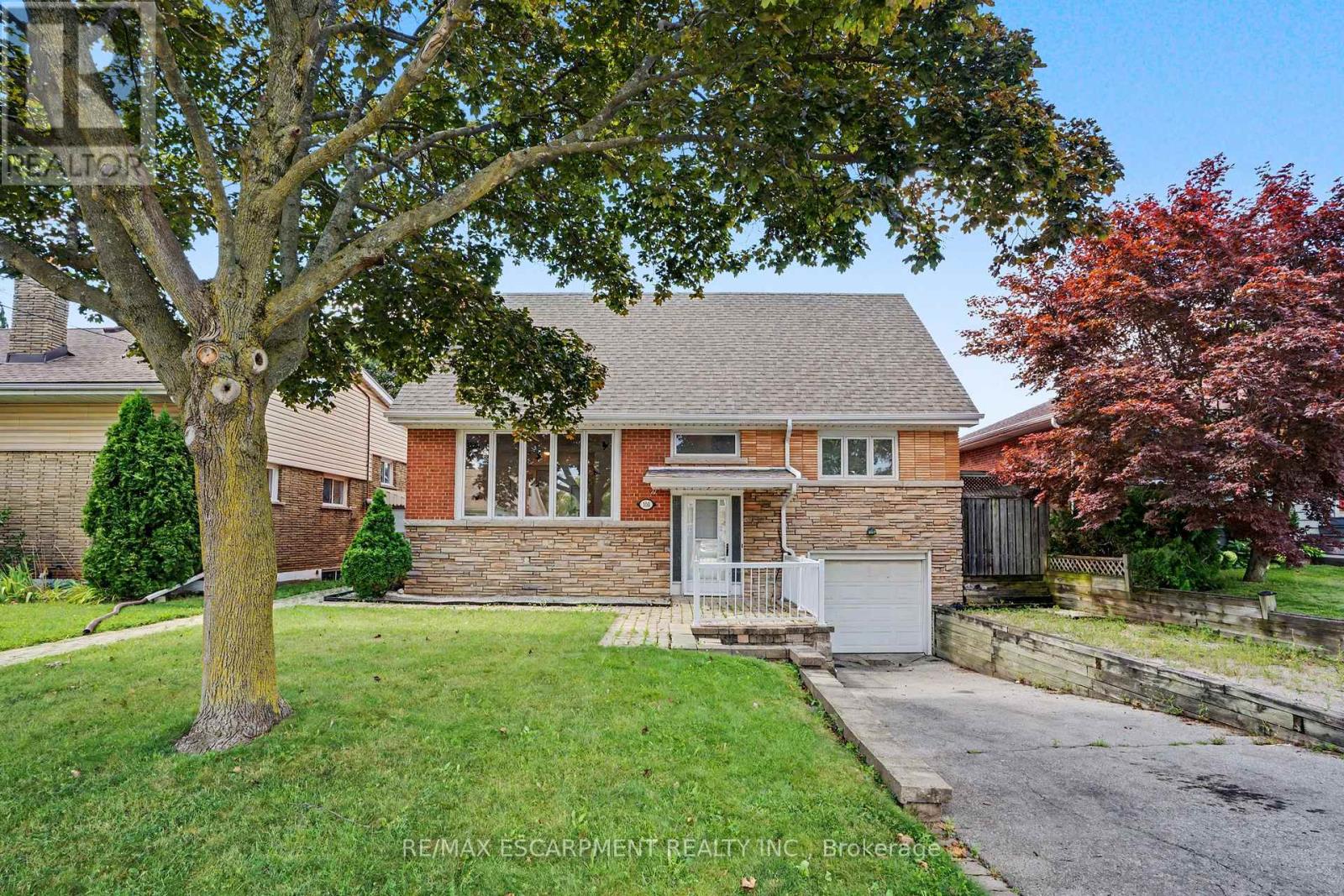 100 HARDALE CRESCENT Property Photo 1