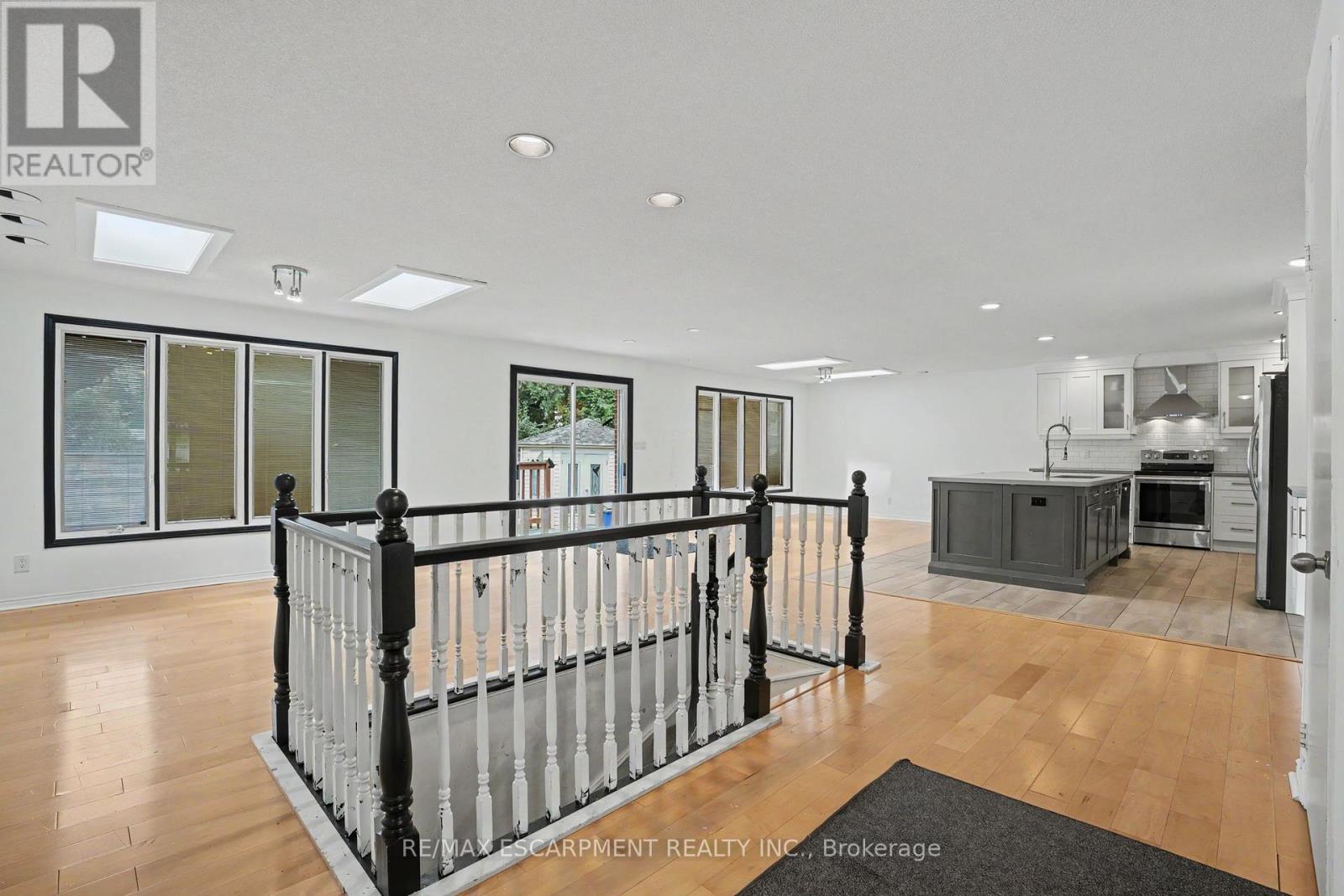 100 Hardale Crescent Property Photo 7