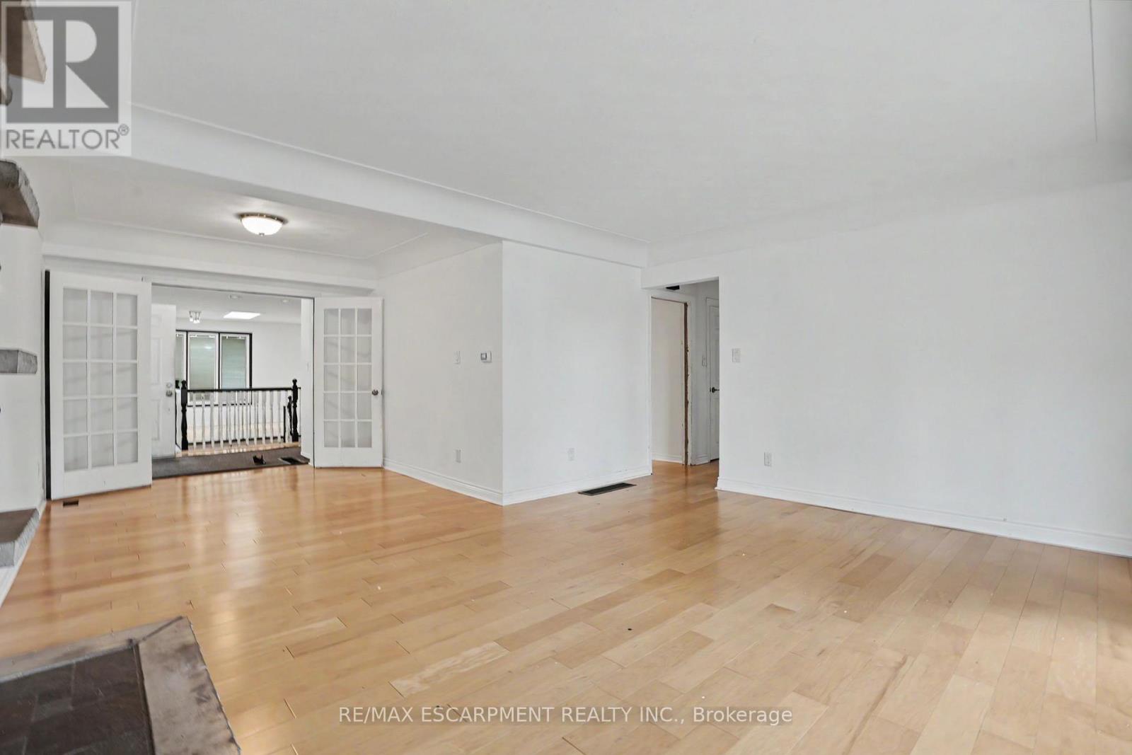 100 Hardale Crescent Property Photo 10