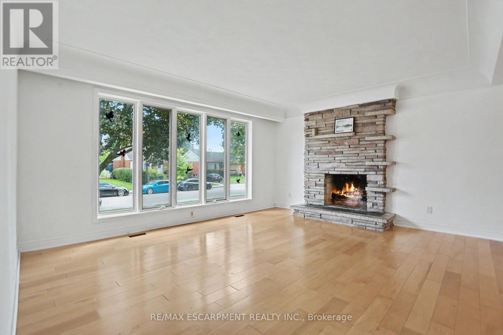 100 Hardale Crescent Property Photo 11