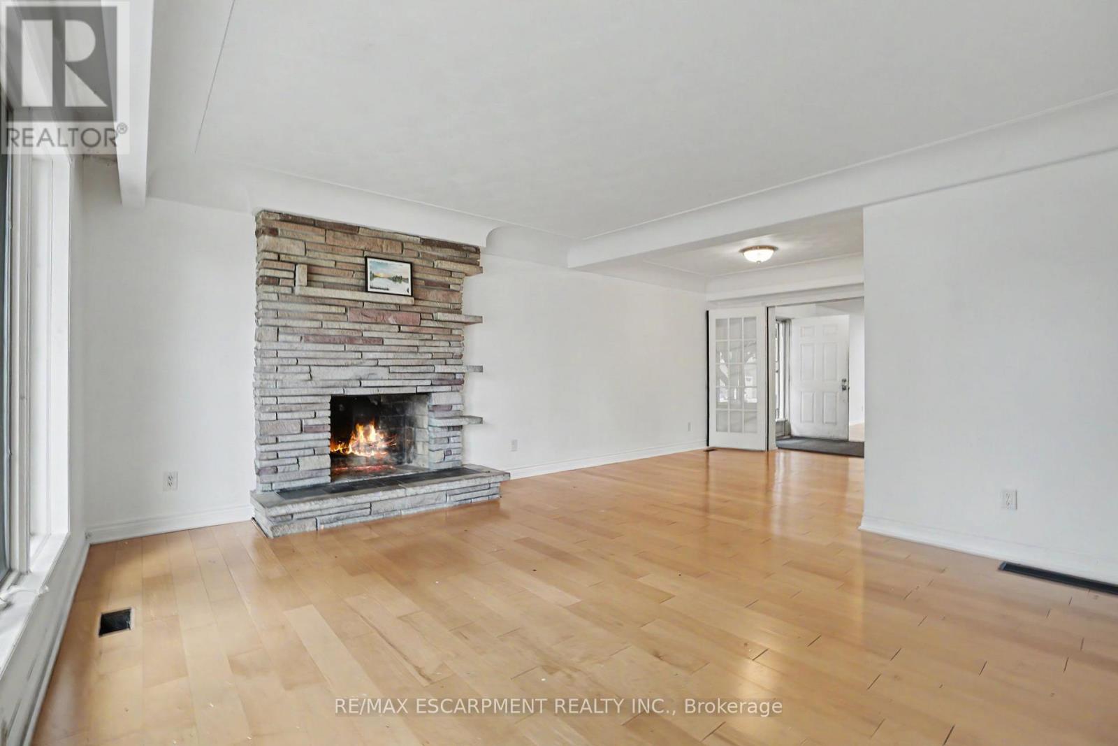 100 Hardale Crescent Property Photo 12