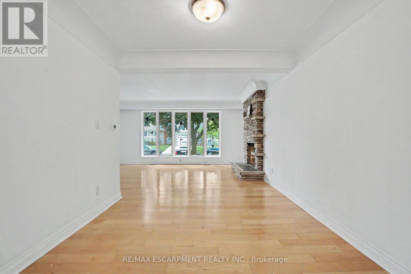 100 Hardale Crescent Property Photo 13