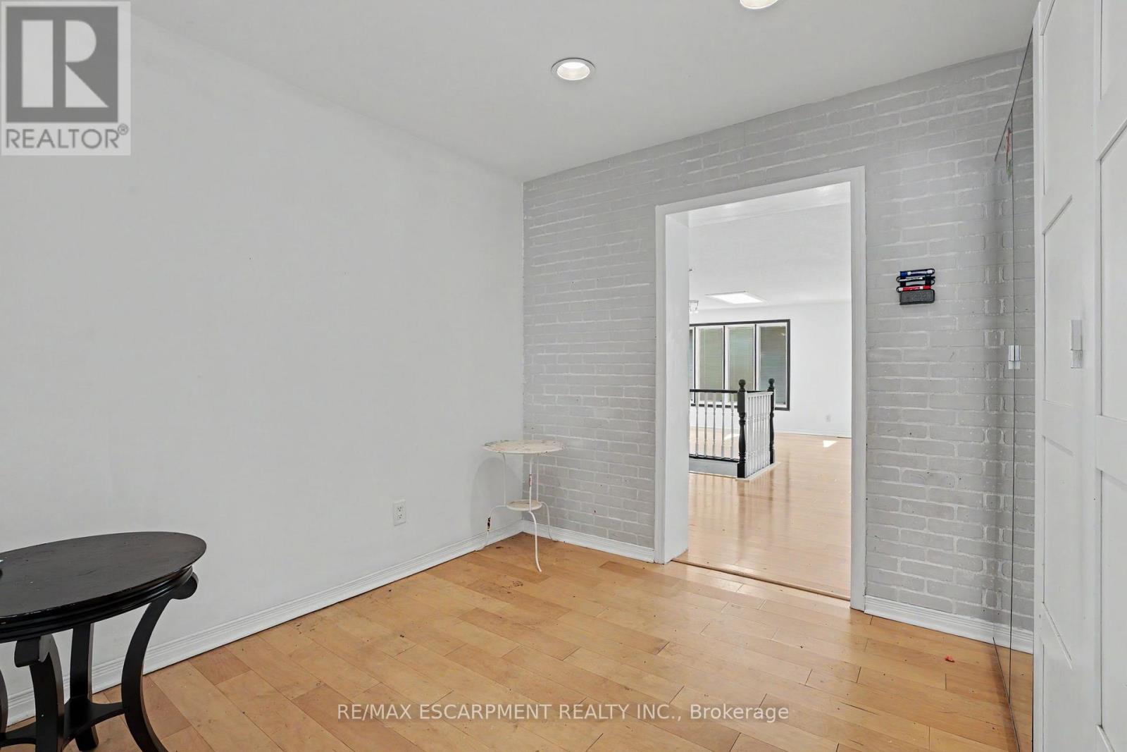 100 Hardale Crescent Property Photo 14