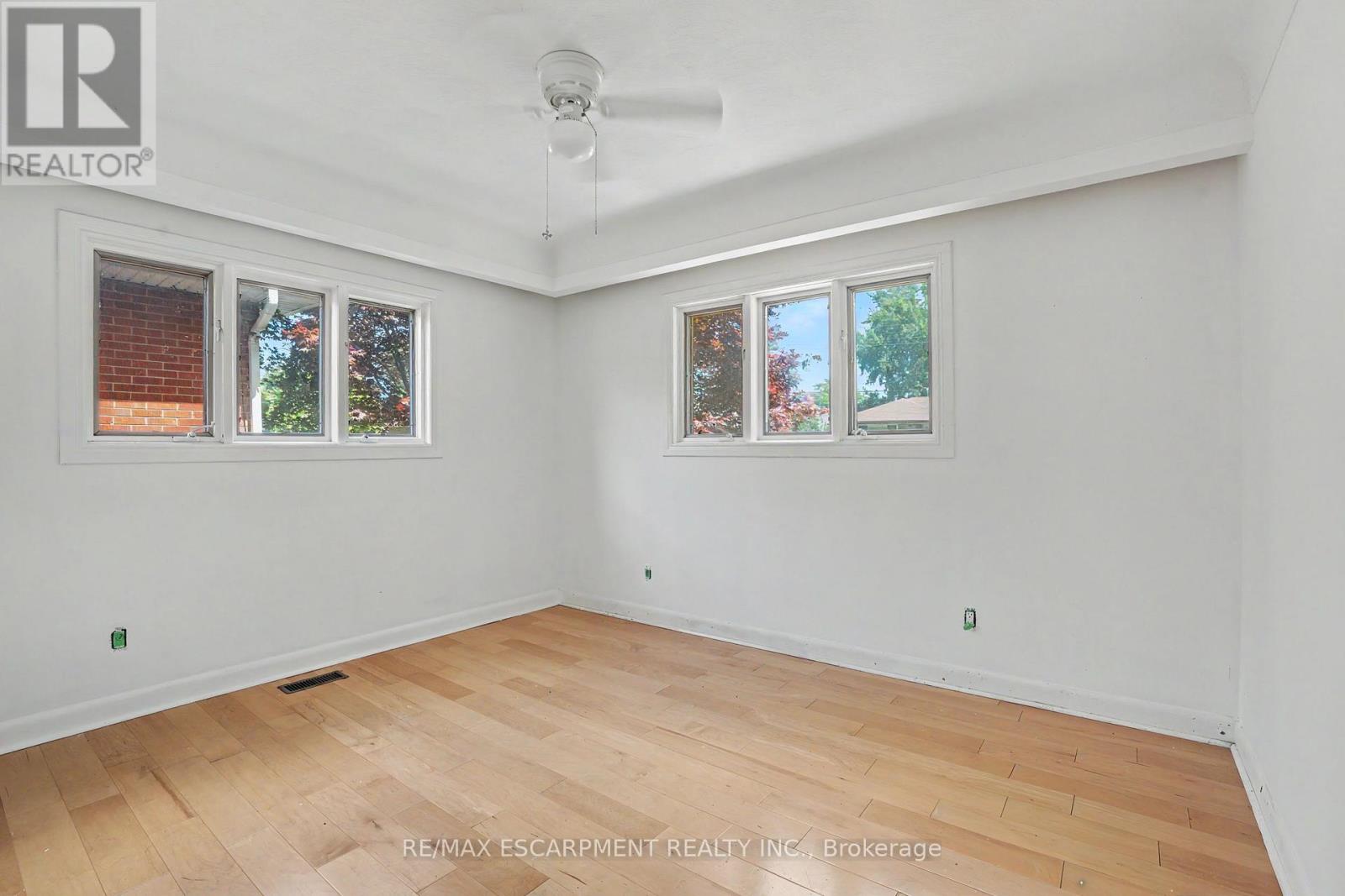 100 Hardale Crescent Property Photo 16