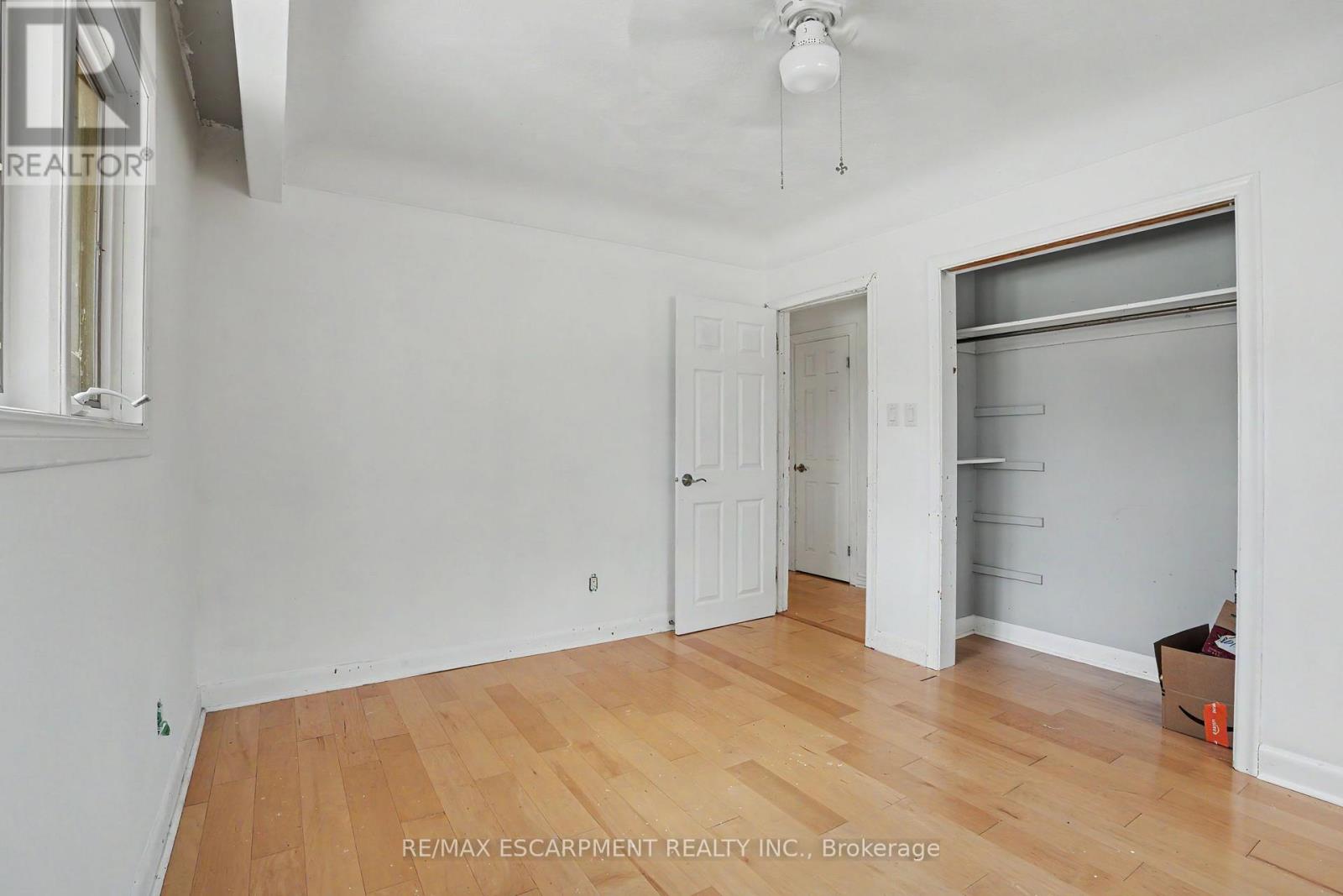 100 Hardale Crescent Property Photo 17