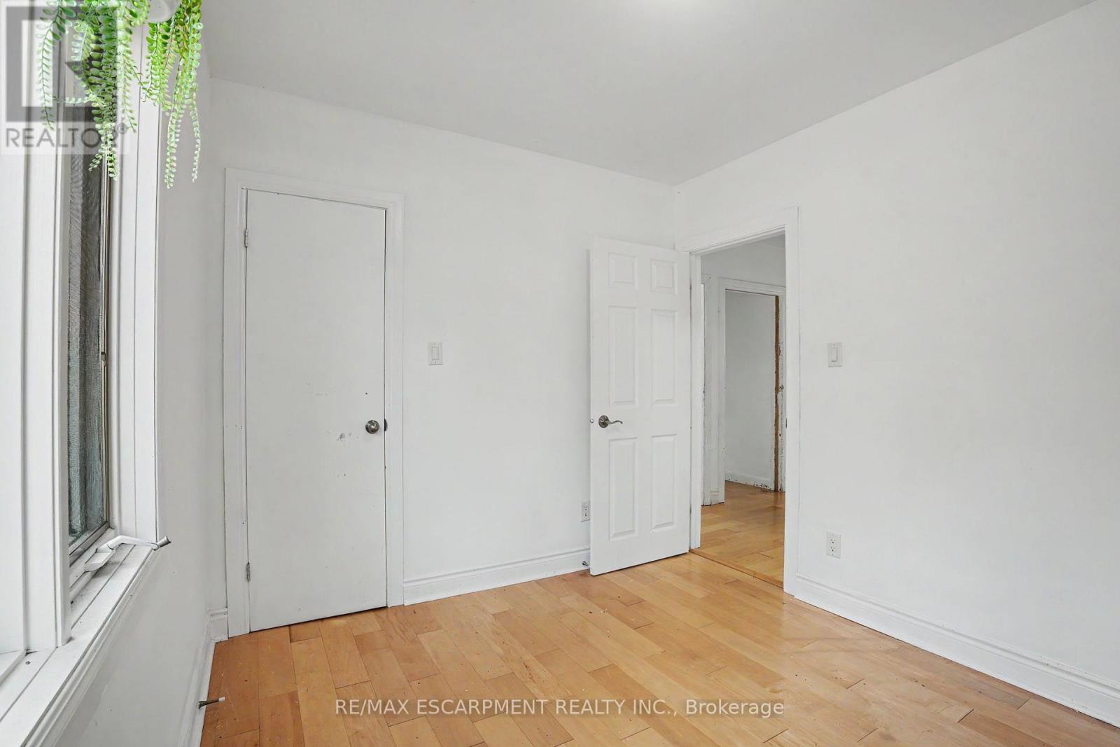 100 Hardale Crescent Property Photo 19