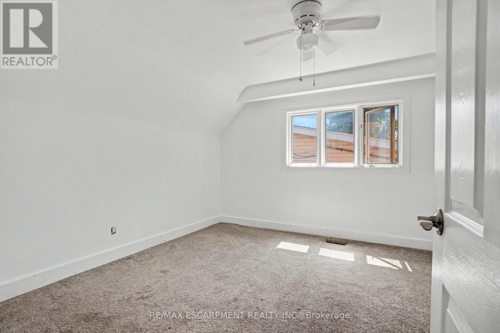 100 Hardale Crescent Property Photo 22