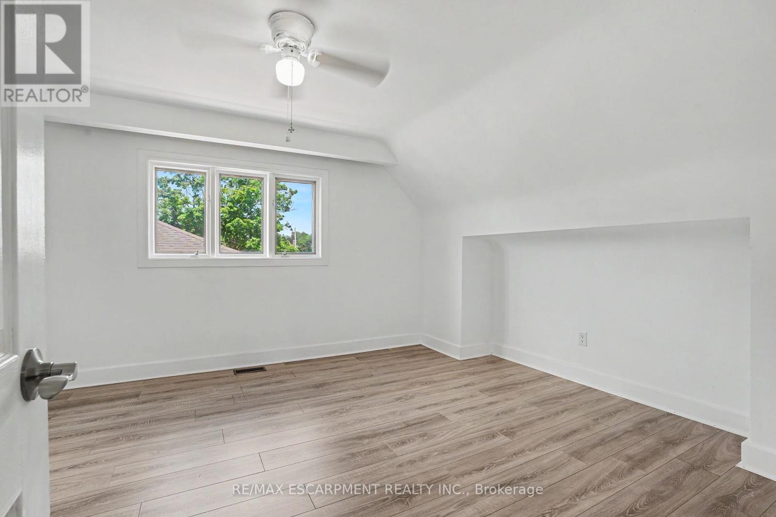 100 Hardale Crescent Property Photo 25