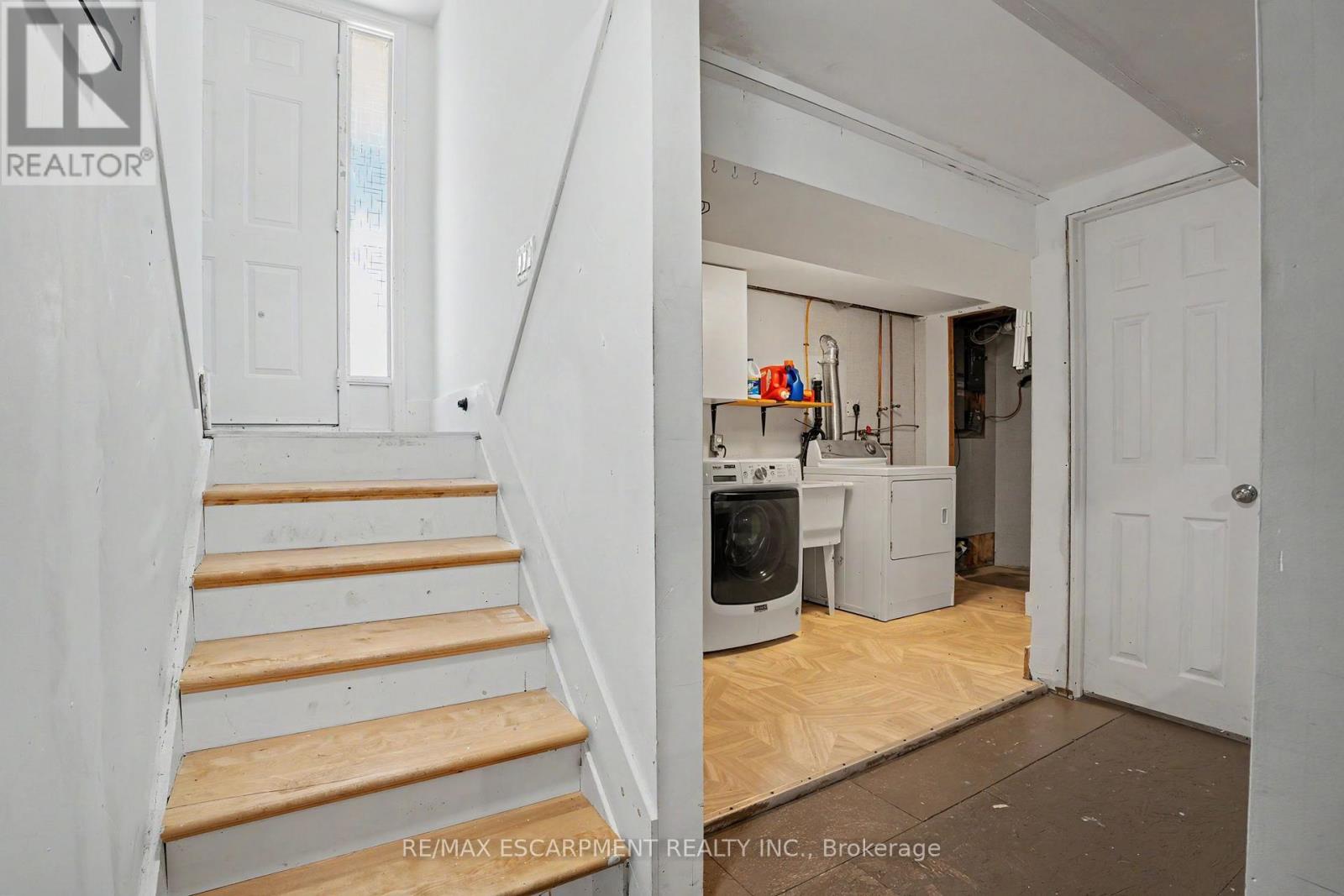 100 Hardale Crescent Property Photo 27