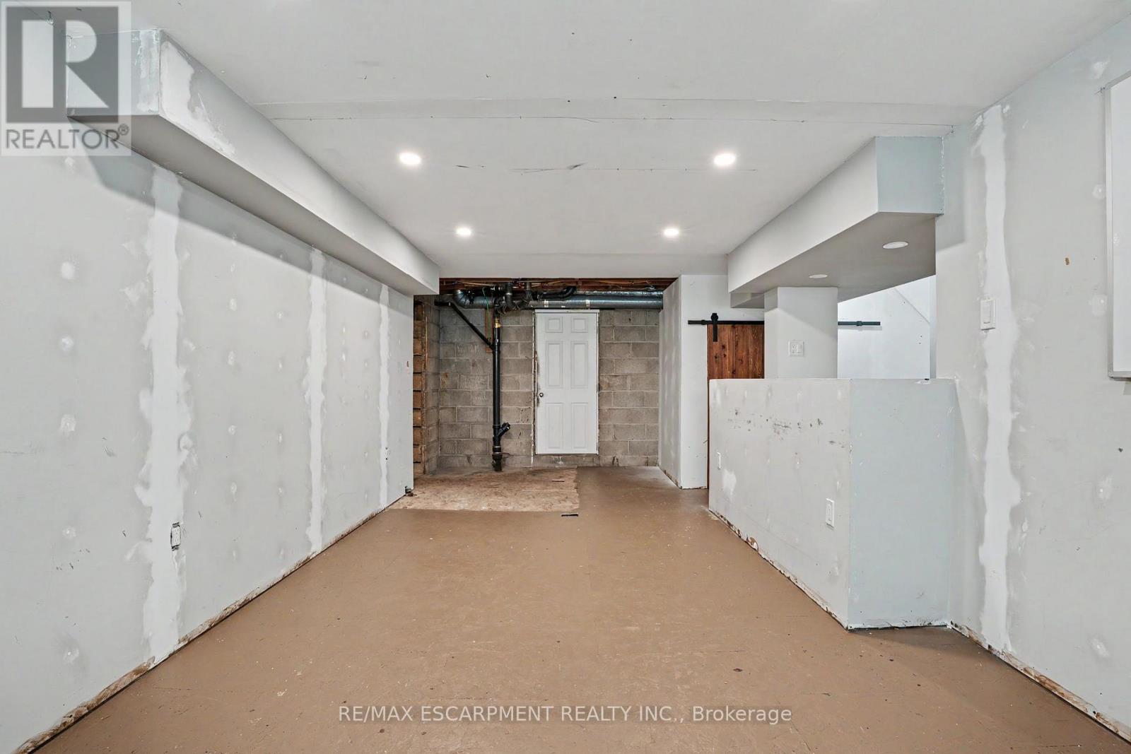 100 Hardale Crescent Property Photo 30