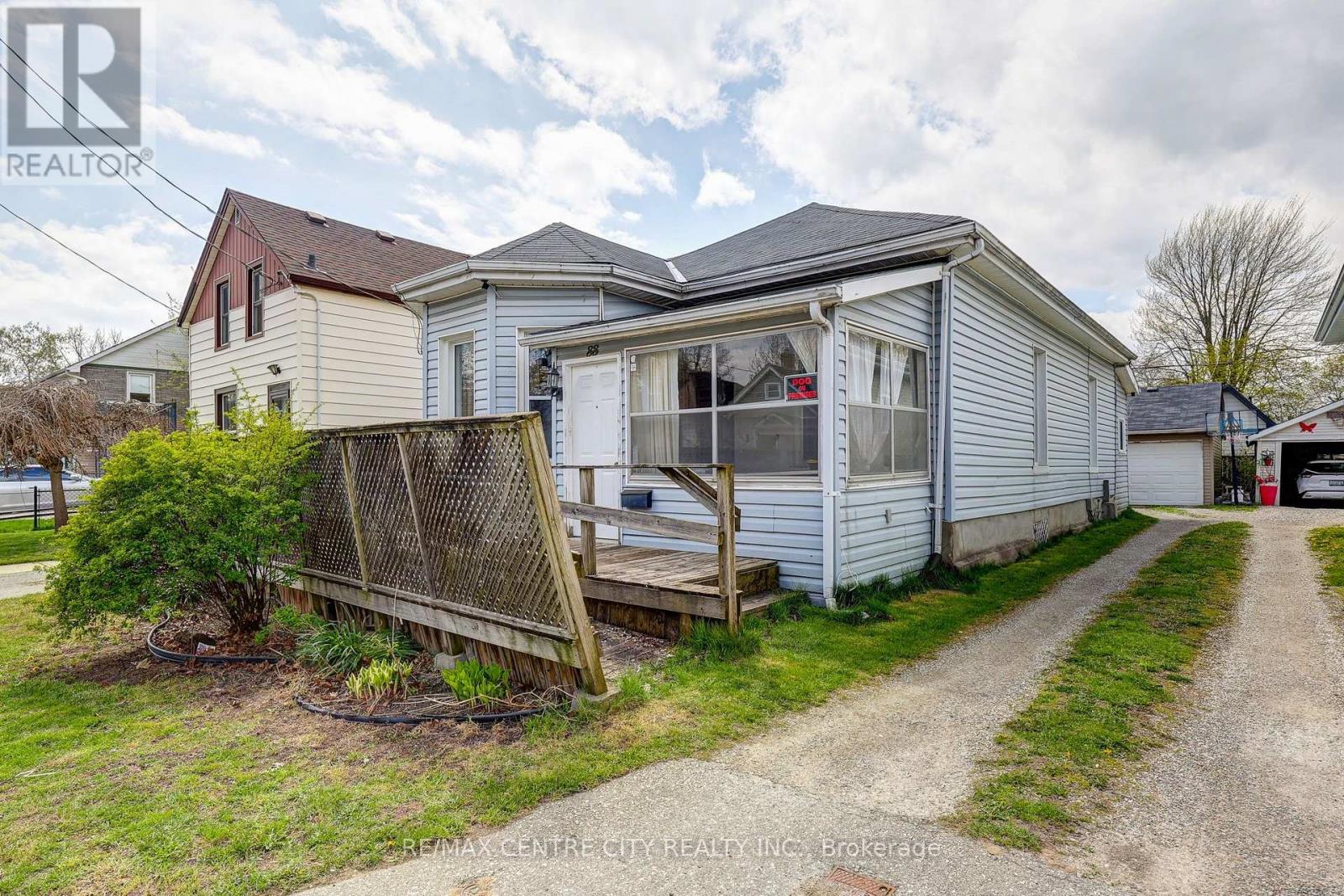 88 Flora Street Property Photo 2
