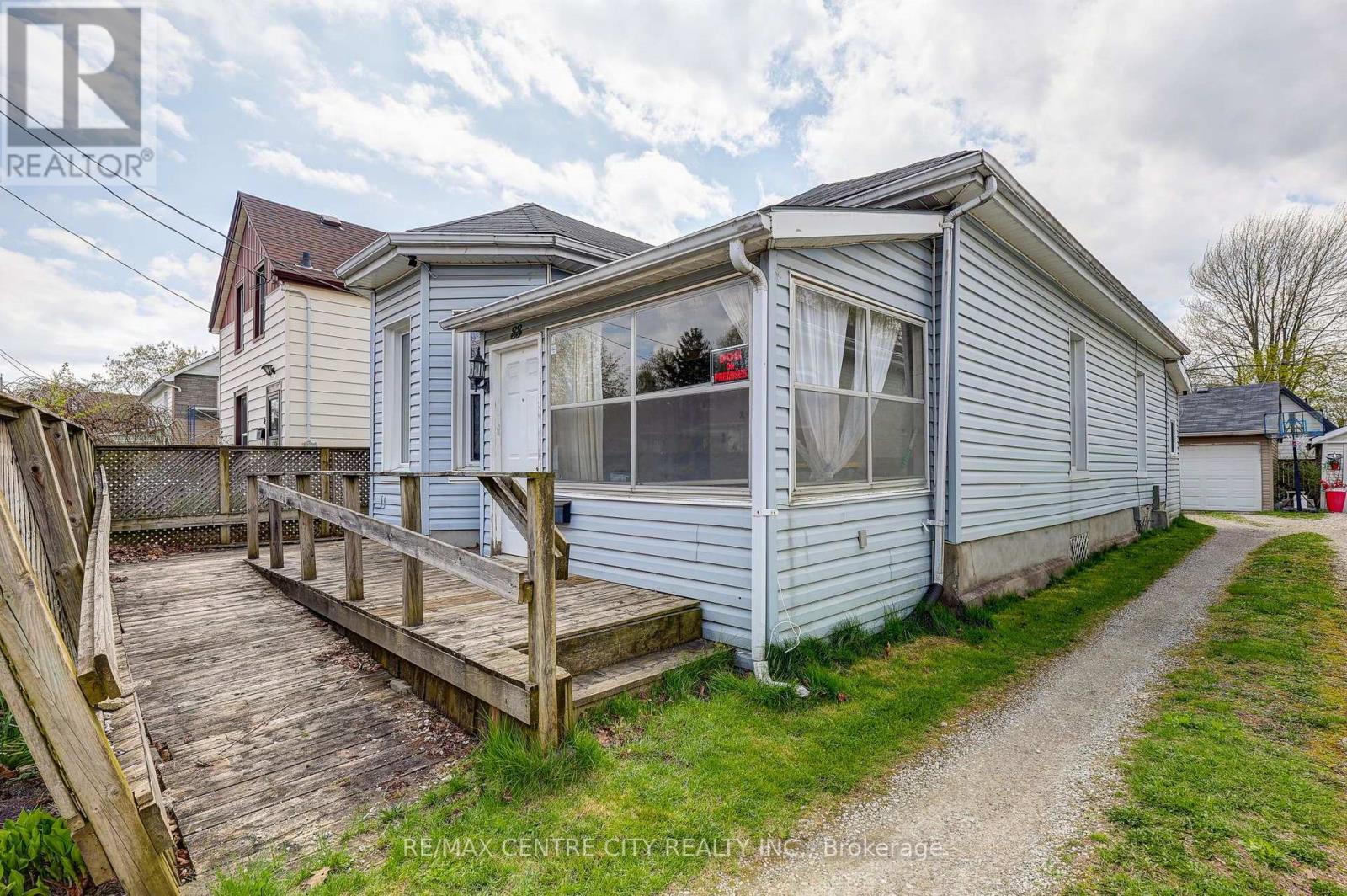 88 Flora Street Property Photo 3