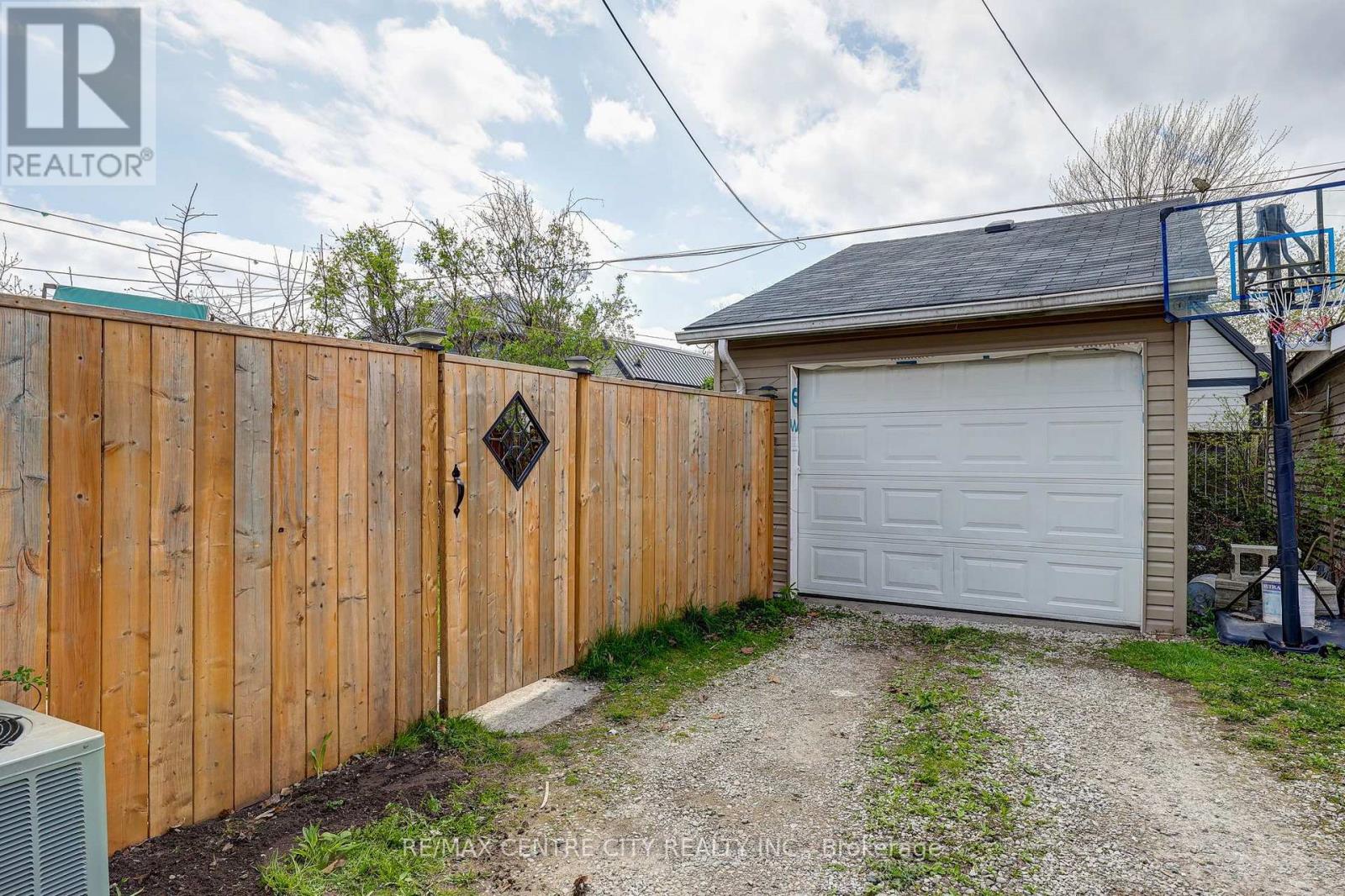 88 Flora Street Property Photo 31