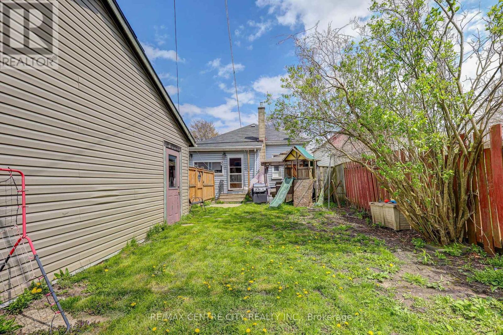 88 Flora Street Property Photo 33