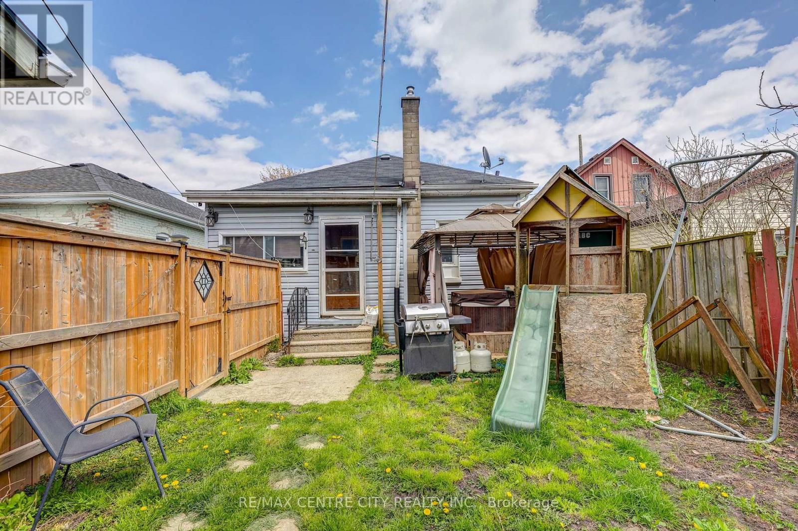 88 Flora Street Property Photo 34