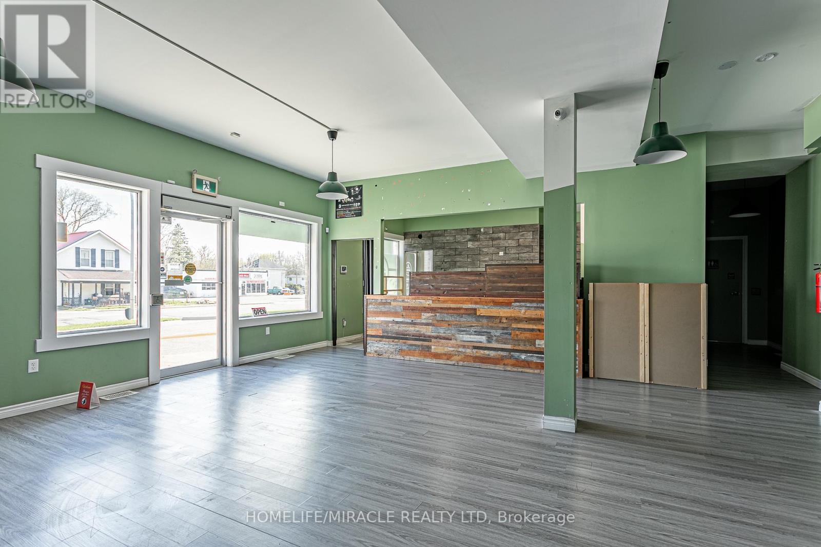 257 Dundas Street N Property Photo 6
