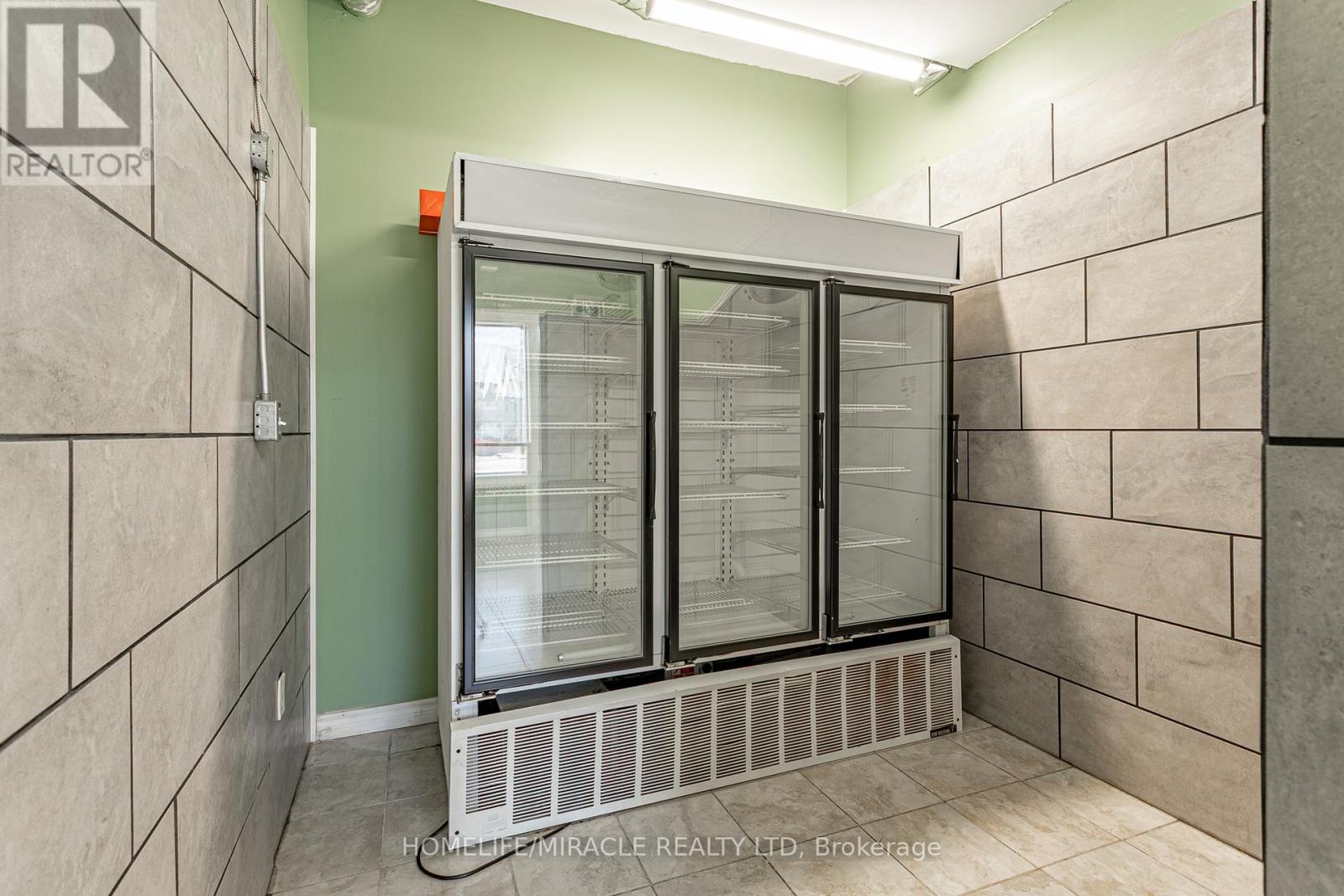257 Dundas Street N Property Photo 11