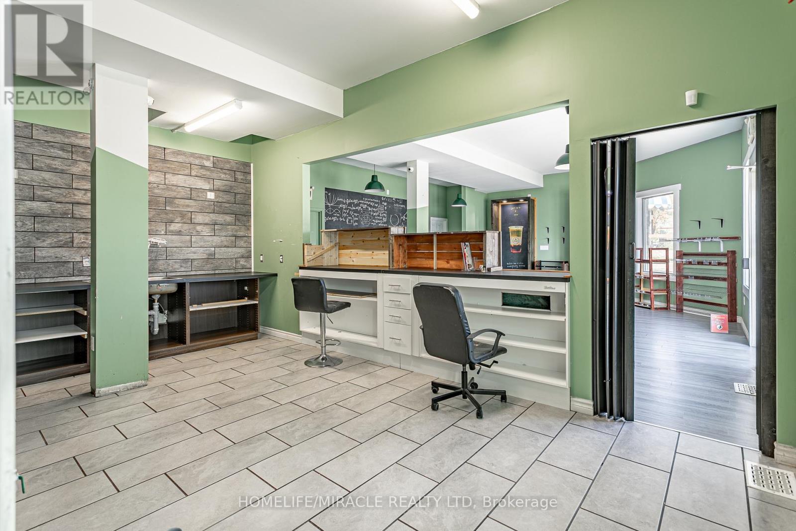 257 Dundas Street N Property Photo 12