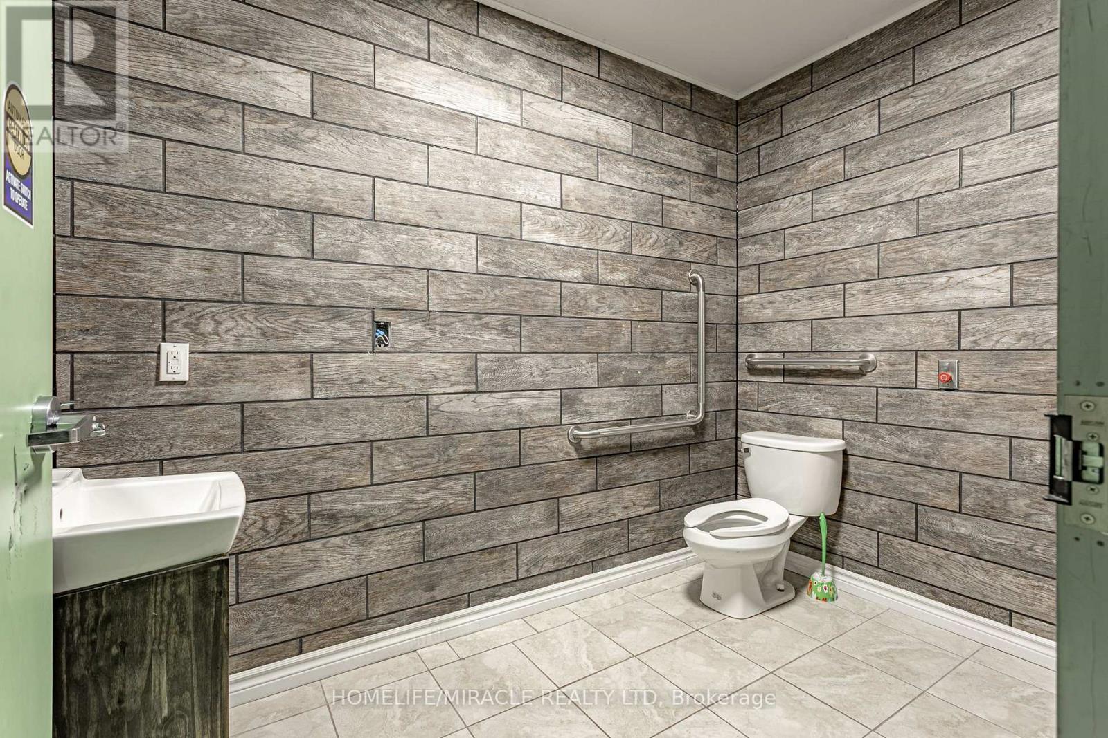 257 Dundas Street N Property Photo 15