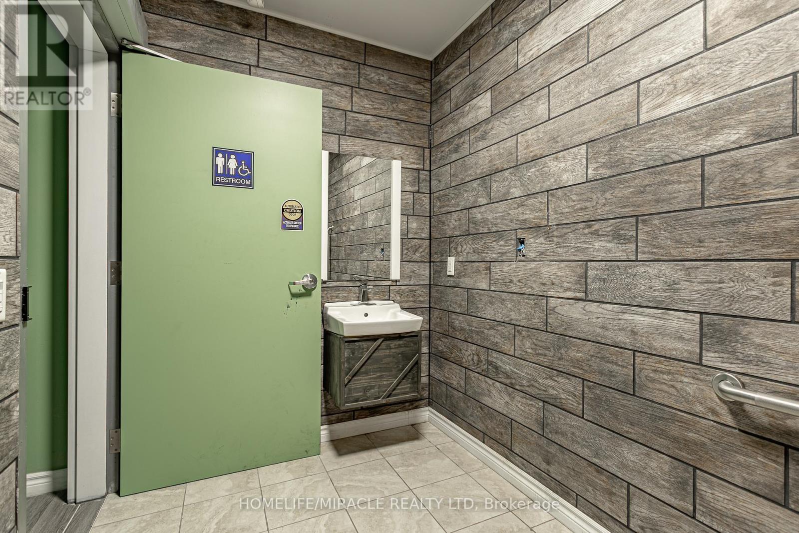 257 Dundas Street N Property Photo 16