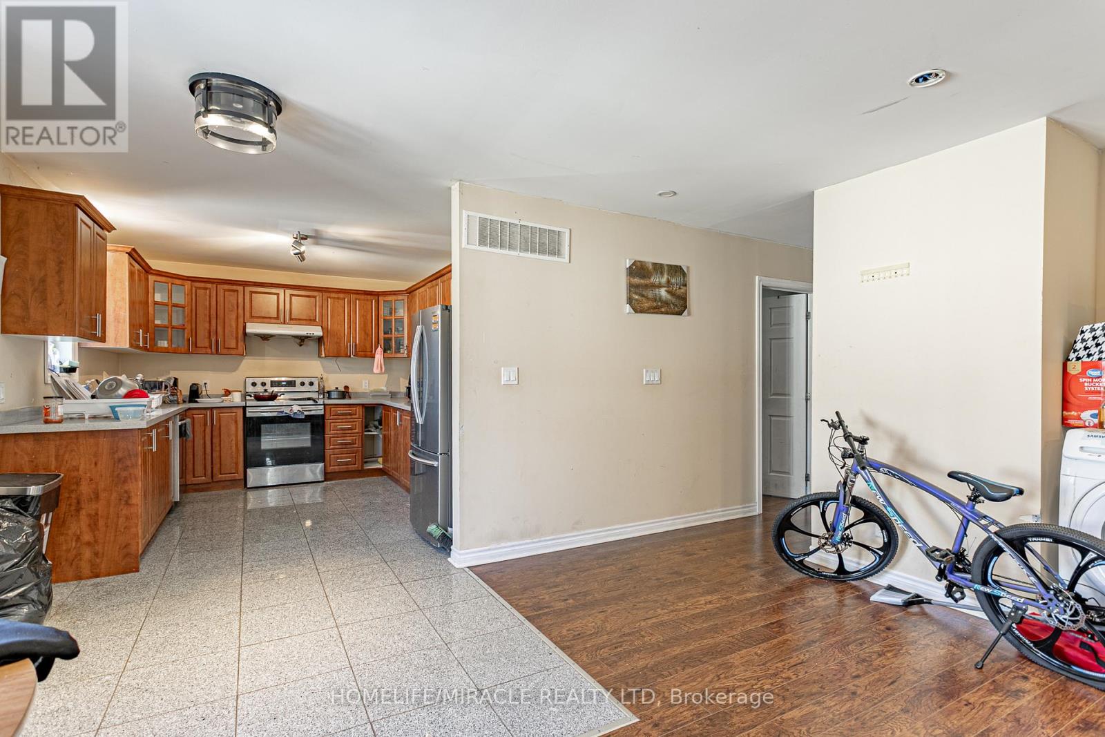 257 Dundas Street N Property Photo 23