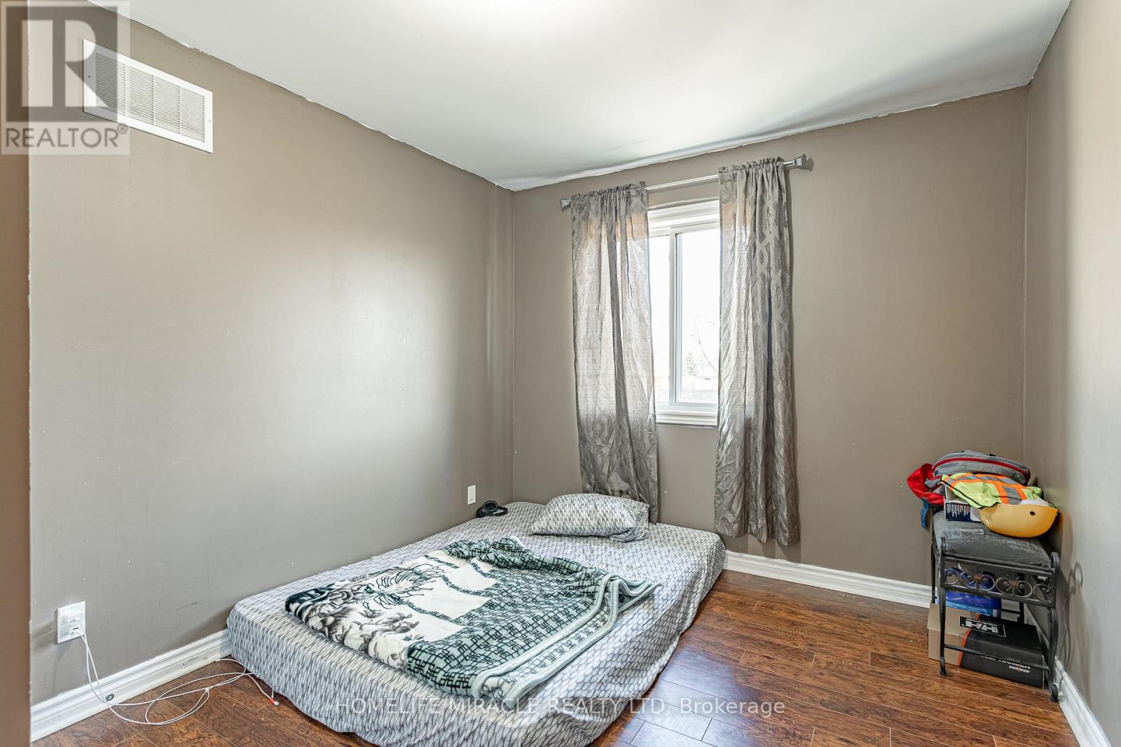 257 Dundas Street N Property Photo 24