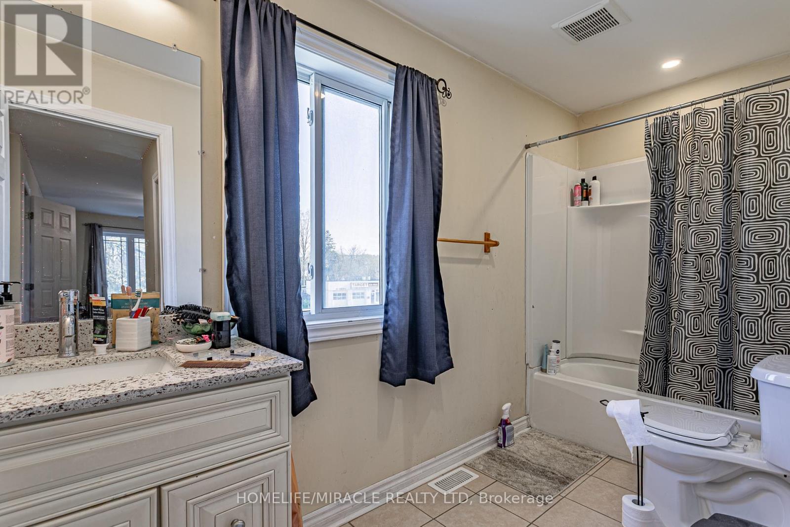 257 Dundas Street N Property Photo 33