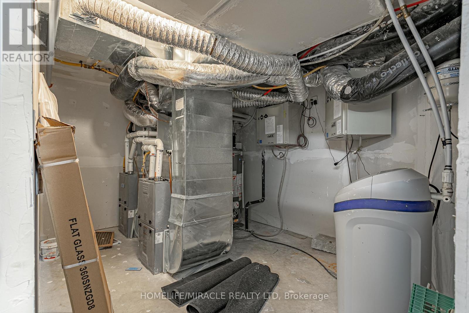257 Dundas Street N Property Photo 34