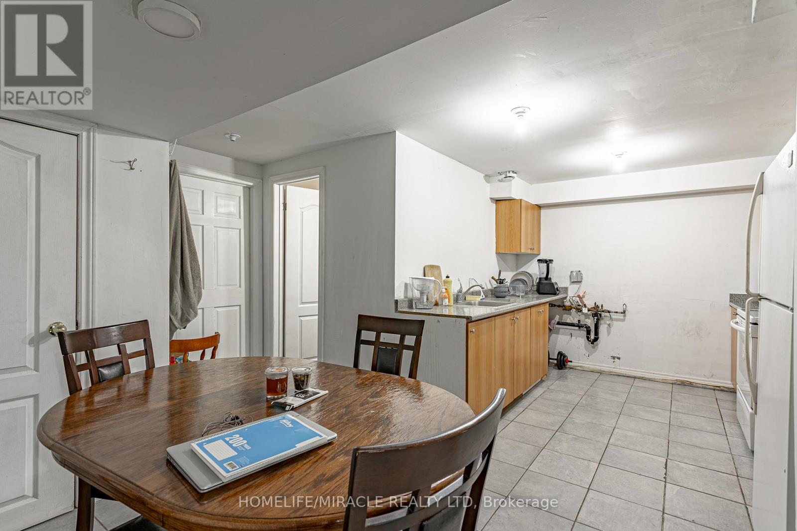 257 Dundas Street N Property Photo 37