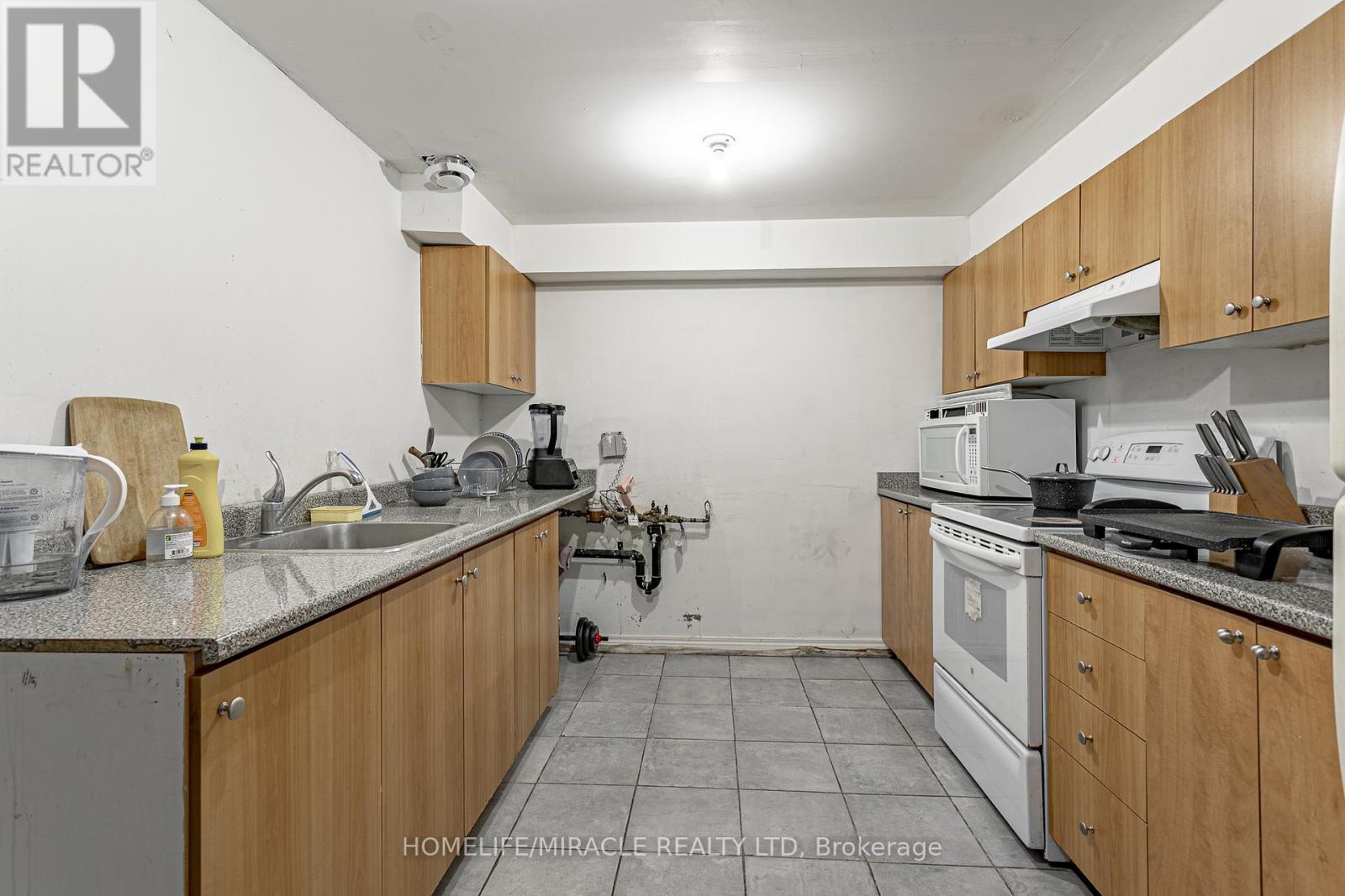 257 Dundas Street N Property Photo 38