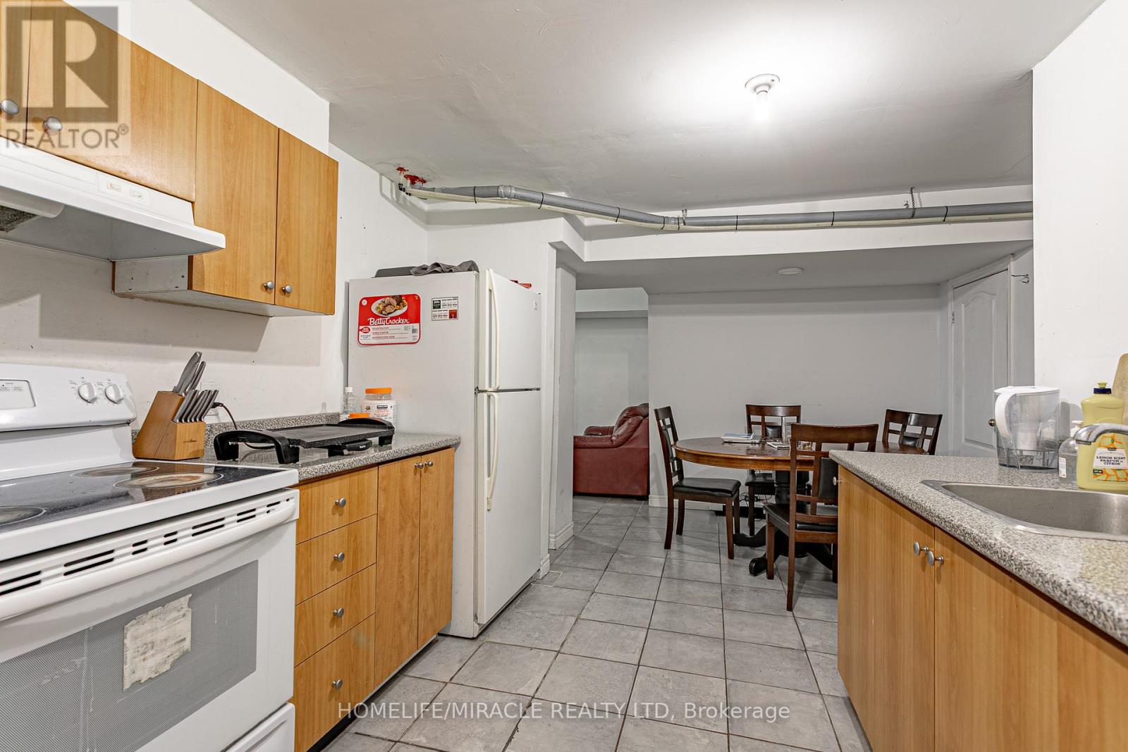 257 Dundas Street N Property Photo 39