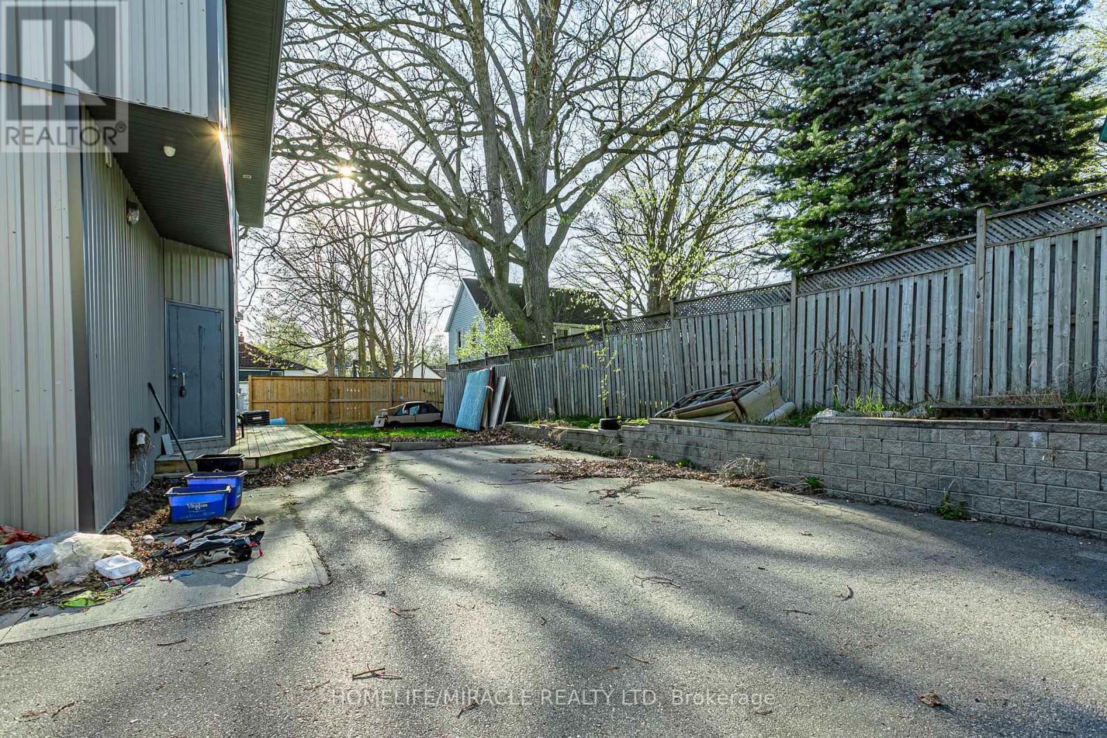 257 Dundas Street N Property Photo 43