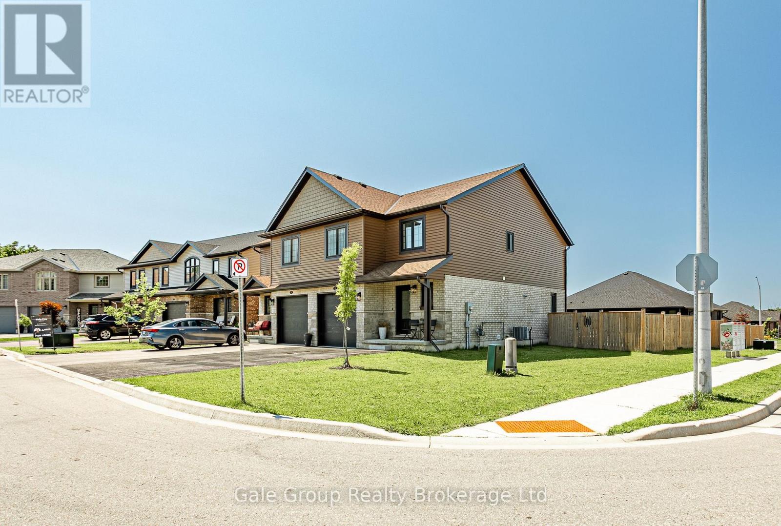 38 AMBER STREET Property Photo 1